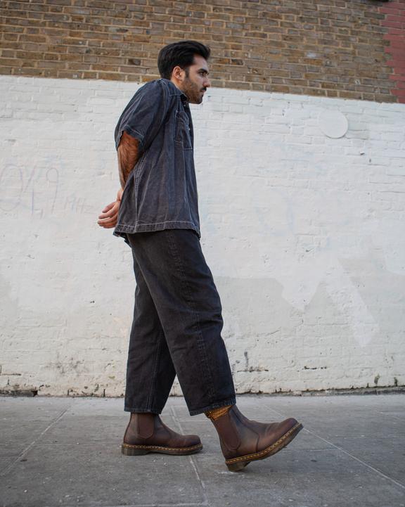 Dr. Martens 2976 Yellow Stitch Crazy Horse Leather Chelsea Boots Marrom Escuro | SN-DM84171